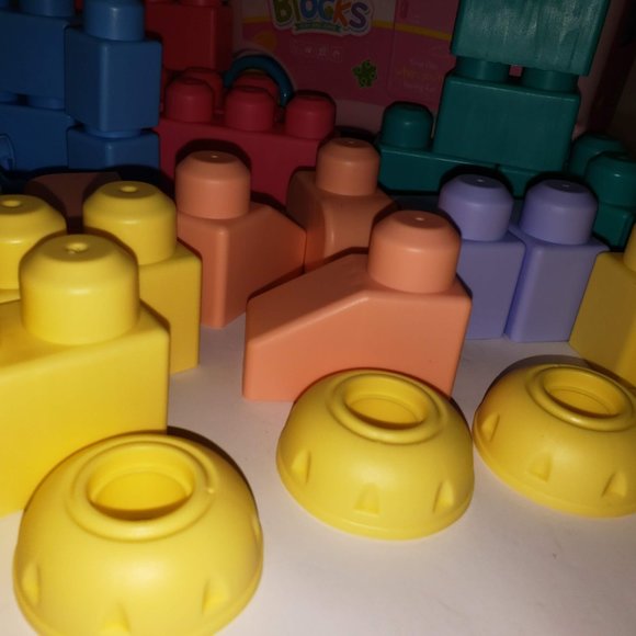 New 35pc Blocks Pull Wagon - Picture 14 of 15